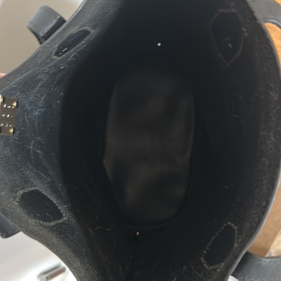 TRADEMARK Tall Leather Tote - Picture 7 of 15